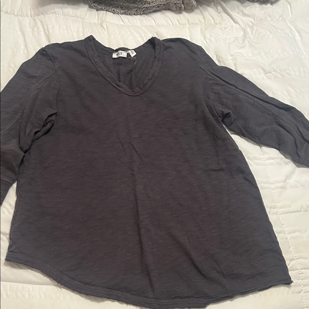 Casual Women's Long Sleeve V-Neck Top - Charcoal grey